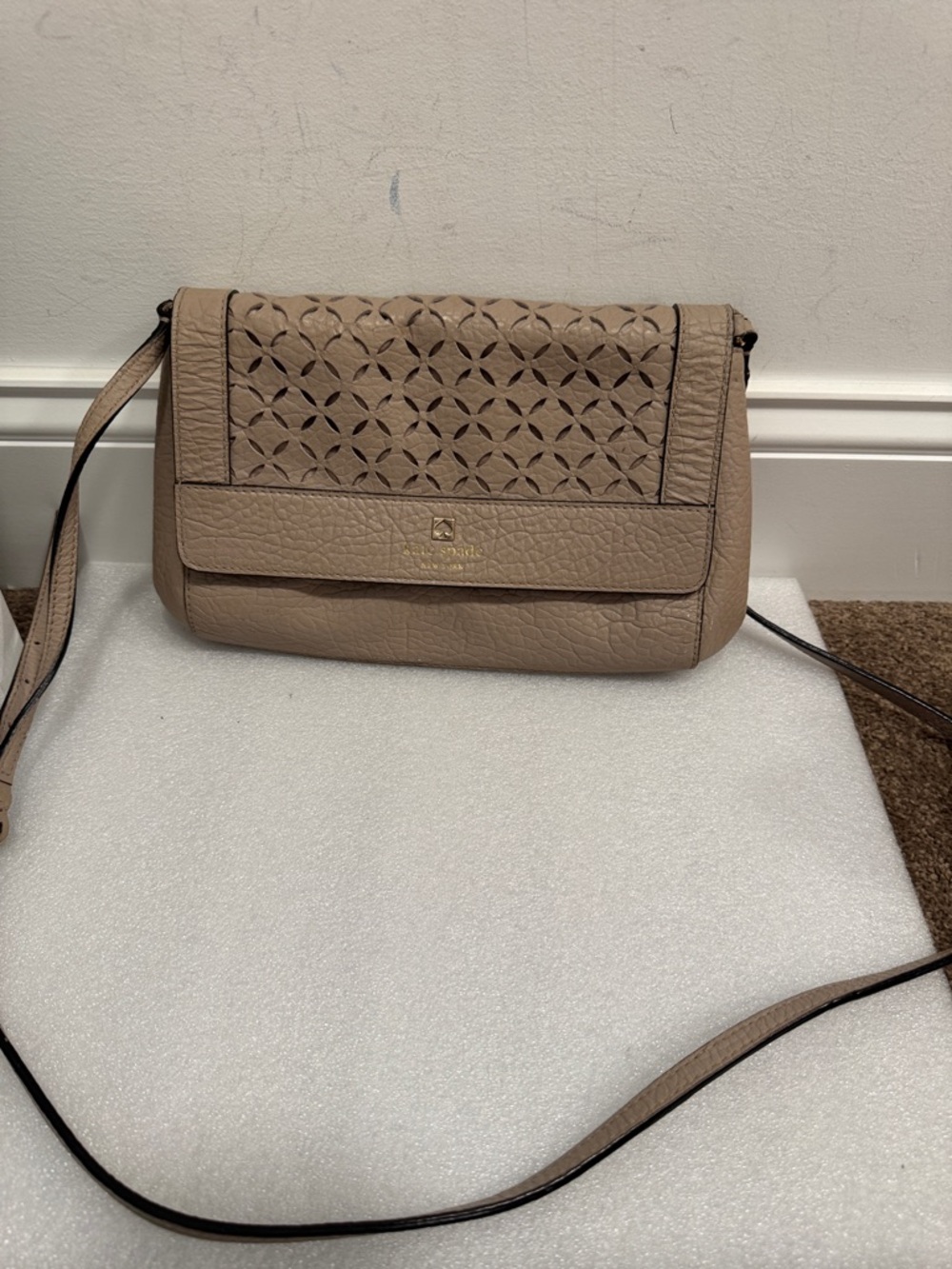kate spade beige crossbody bag